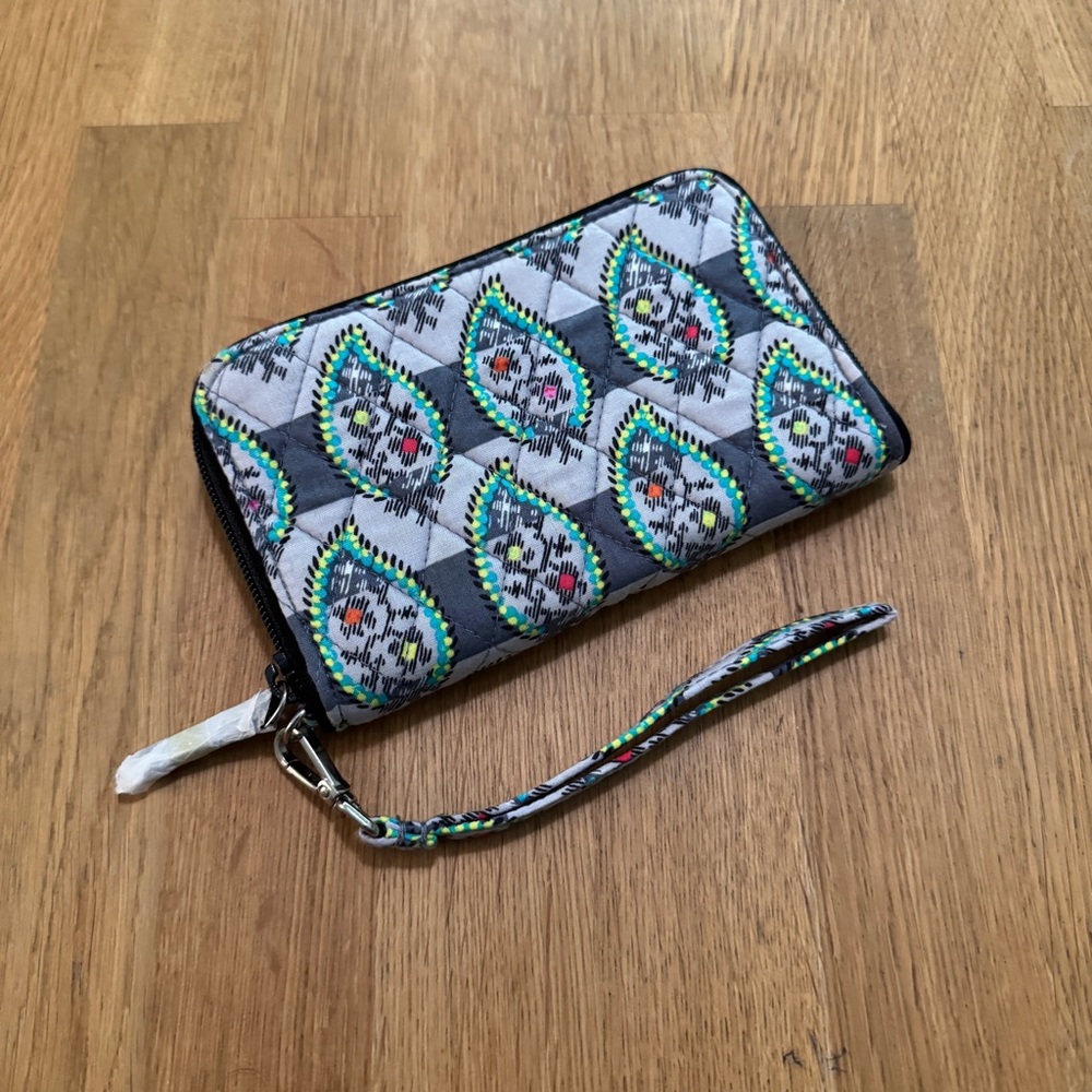 Vera Bradley SMALL Gray Stripe Paisley Zip Around RFID Wallet New Without Tags